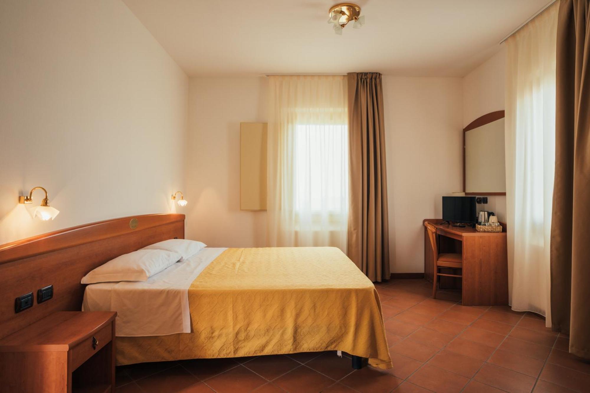Albergo Cane Dozza Bagian luar foto