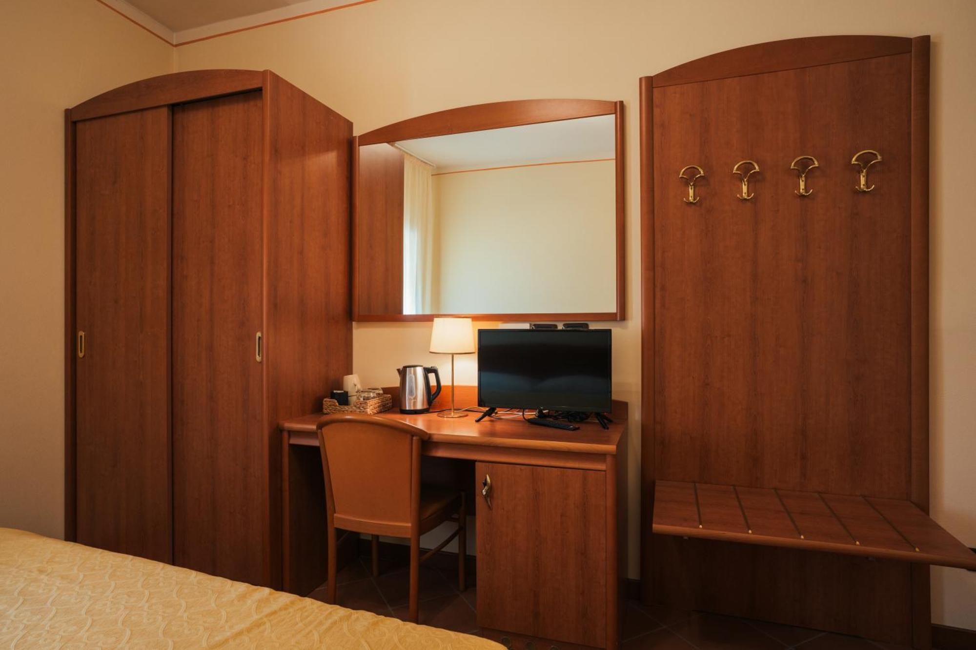 Albergo Cane Dozza Bagian luar foto