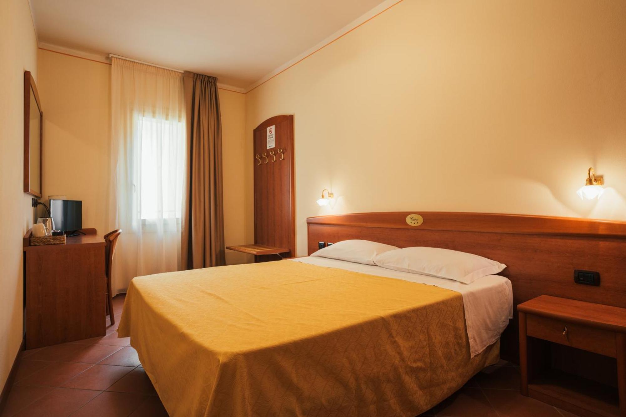 Albergo Cane Dozza Bagian luar foto