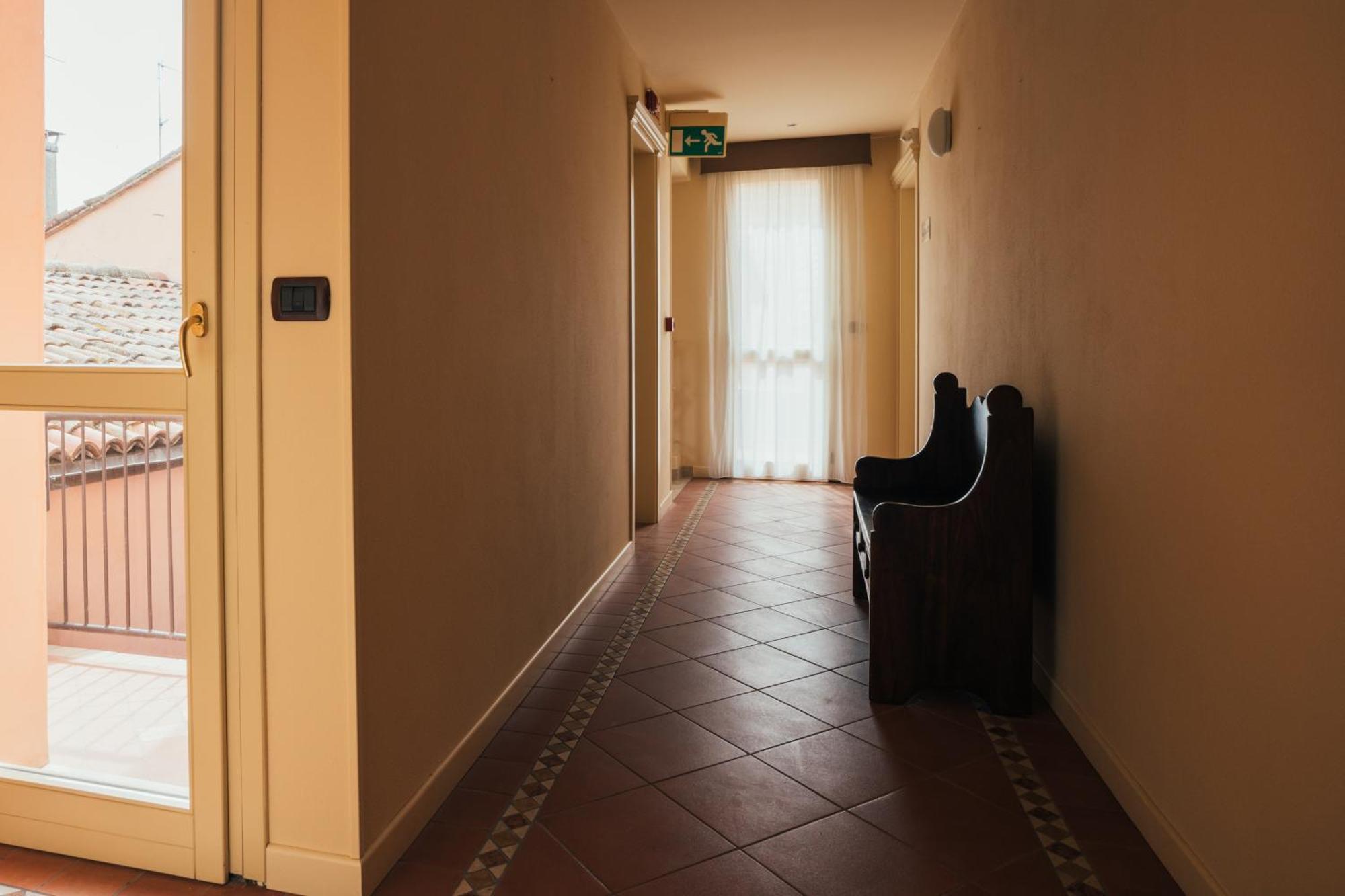 Albergo Cane Dozza Bagian luar foto