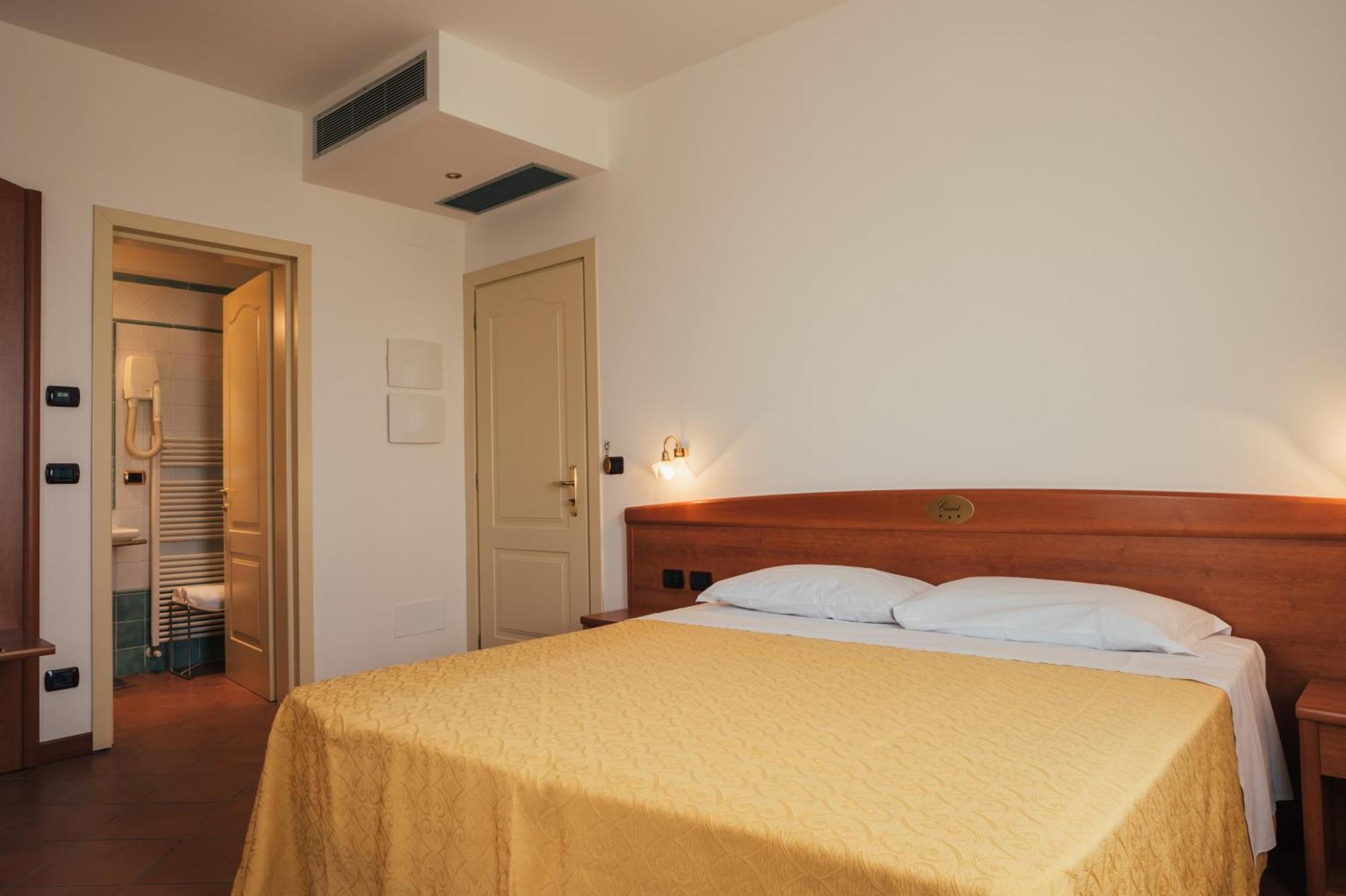 Albergo Cane Dozza Bagian luar foto