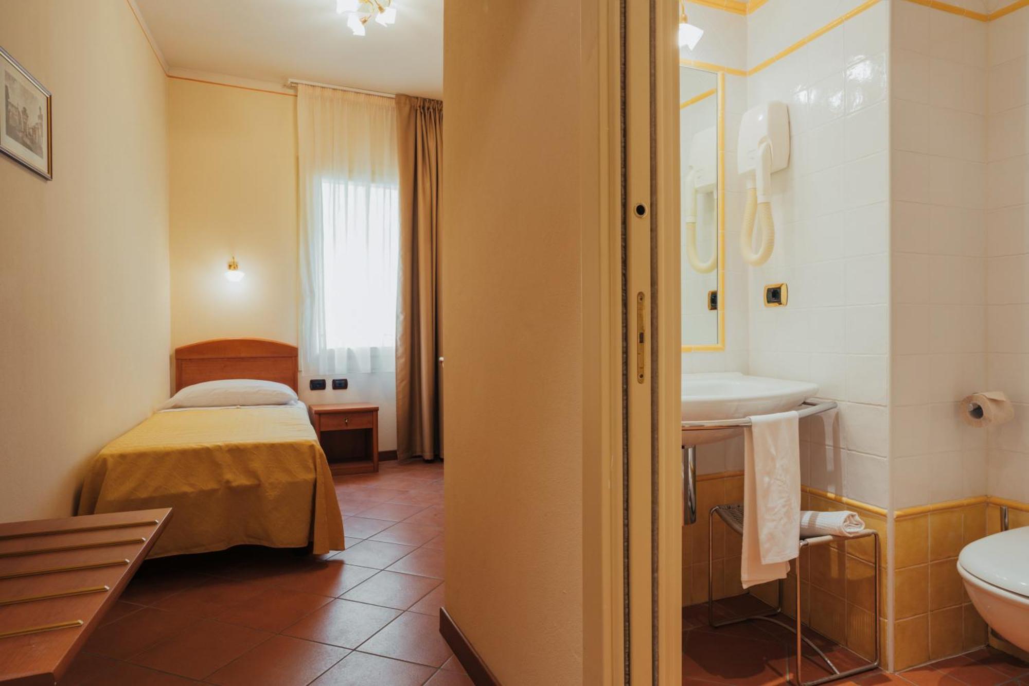 Albergo Cane Dozza Bagian luar foto