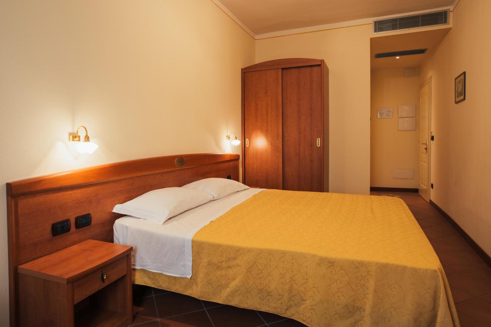 Albergo Cane Dozza Bagian luar foto