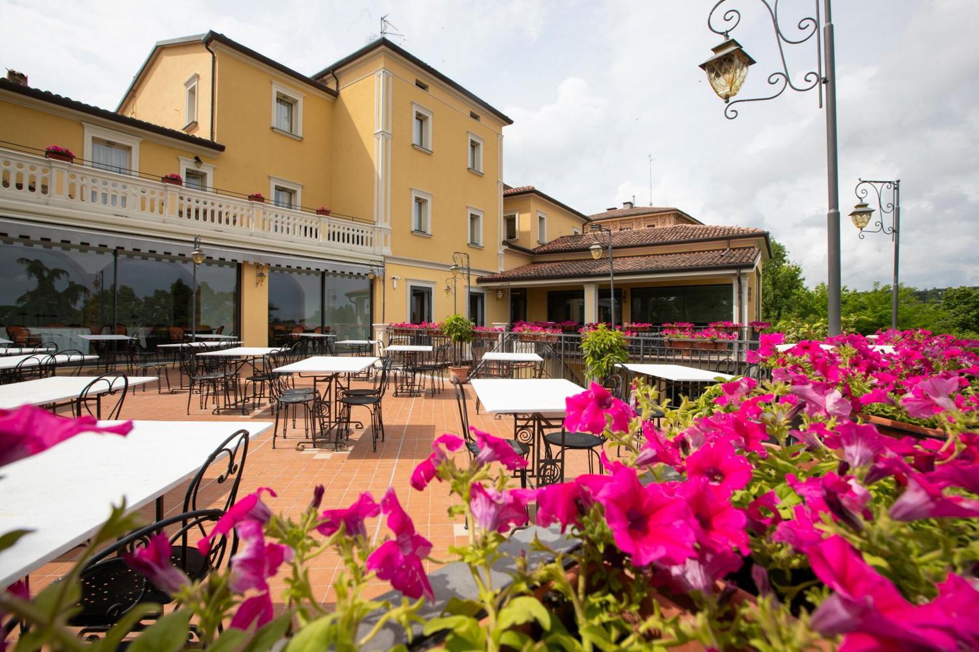 Albergo Cane Dozza Bagian luar foto