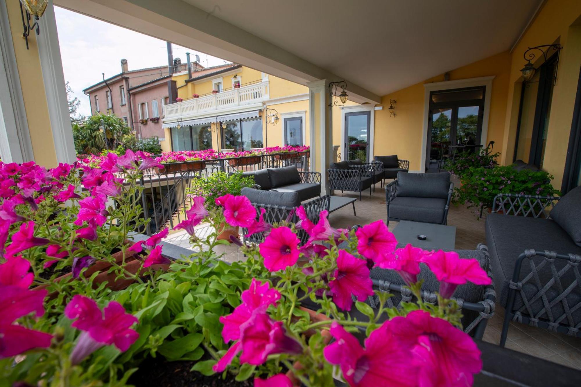 Albergo Cane Dozza Bagian luar foto